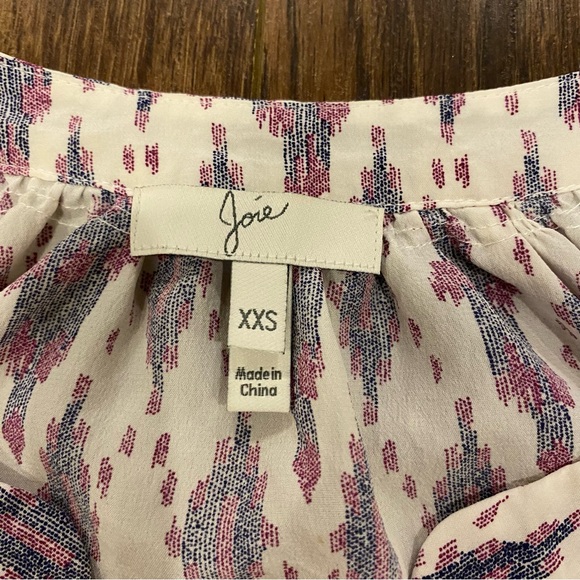 Joie 100% silk patterned blouse v neck 3/4 sleeve top size XXS flowy shirt - Picture 7 of 15